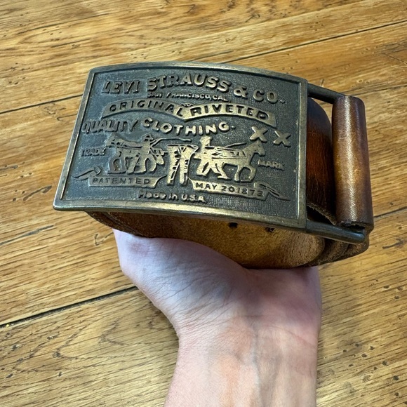 Vintage USA Levi's Brown Leather Belt w/Brass 2 Horse Logo Buckle 36 - Picture 1 of 8